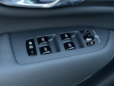 Certified 2025 Volvo XC90 B6 Core w/ Protection Package Premier image 11