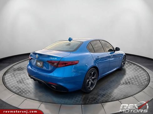 Used 2017 Alfa Romeo Giulia Ti w/ TI 19" Sport Package image 5