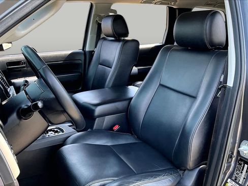Used 2018 Toyota Sequoia TRD Sport AWD/4WD image 7