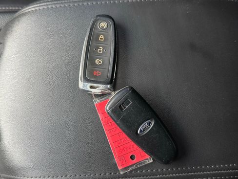 Used 2018 Ford Taurus SEL w/ Equipment Group 201A image 38