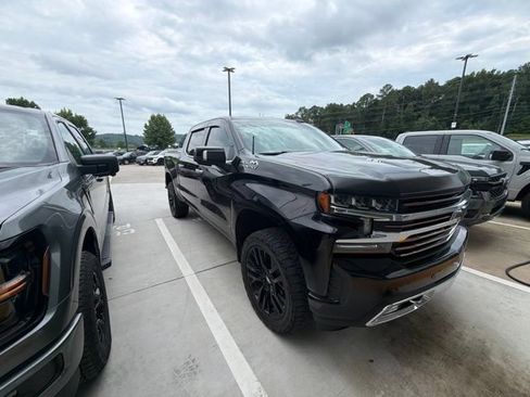 Used 2020 Chevrolet Silverado 1500 High Country w/ Technology Package AWD/4WD image 9