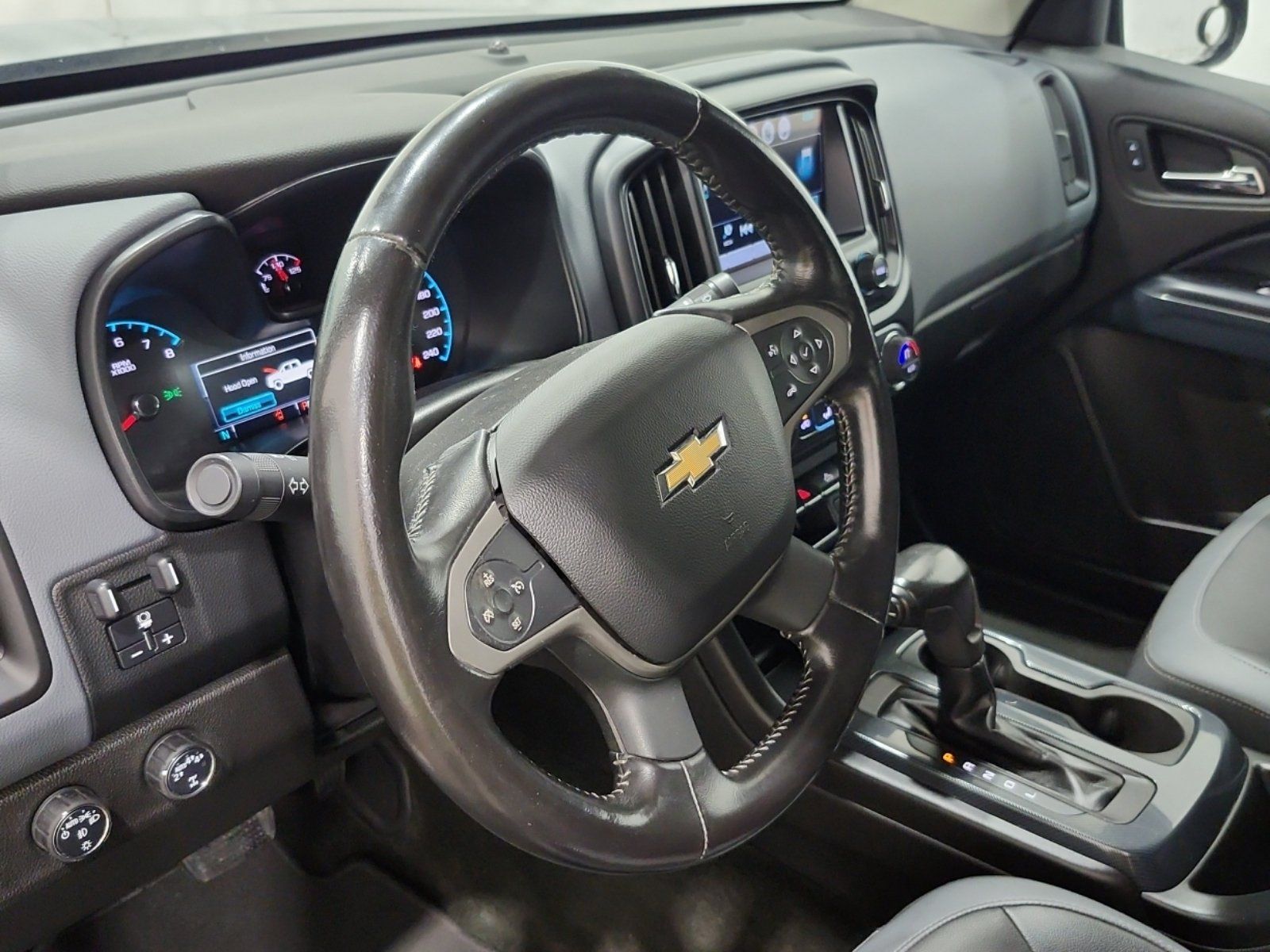 Used 2017 Chevrolet Colorado Z71 AWD/4WD image 11