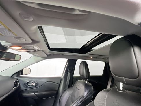 Used 2022 Jeep Cherokee Limited image 21