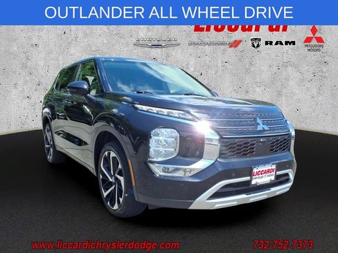 Used 2024 Mitsubishi Outlander AWD image 1