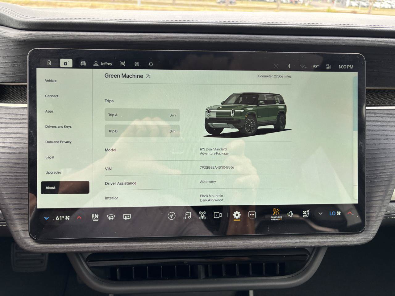 Used 2025 Rivian R1S Adventure Dual AWD/4WD image 11
