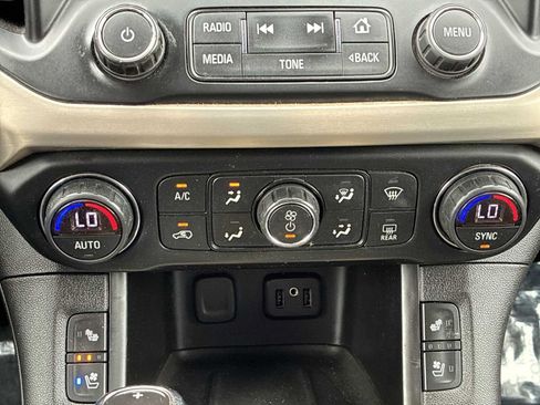 Used 2019 GMC Acadia Denali w/ GMC Pro Grade Package AWD/4WD image 17