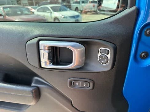 Used 2022 Jeep Wrangler Sport AWD/4WD image 12