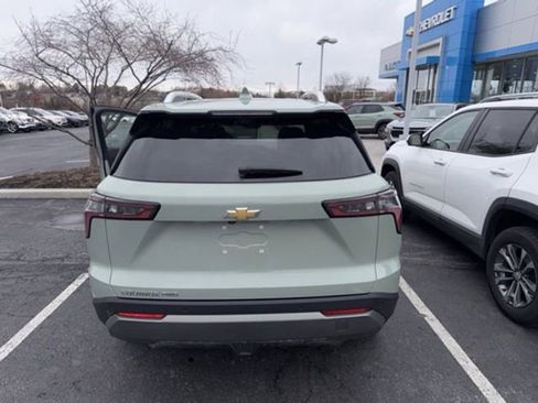 Used 2025 Chevrolet Equinox LT w/ Convenience Package II image 6