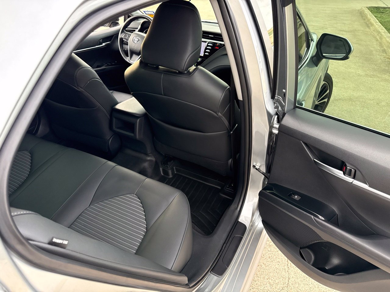 Used 2019 Toyota Camry SE FWD image 13
