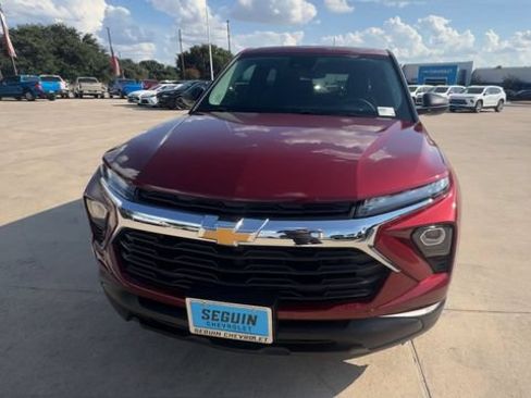 Used 2025 Chevrolet TrailBlazer LS w/ LS Convenience Package FWD image 3