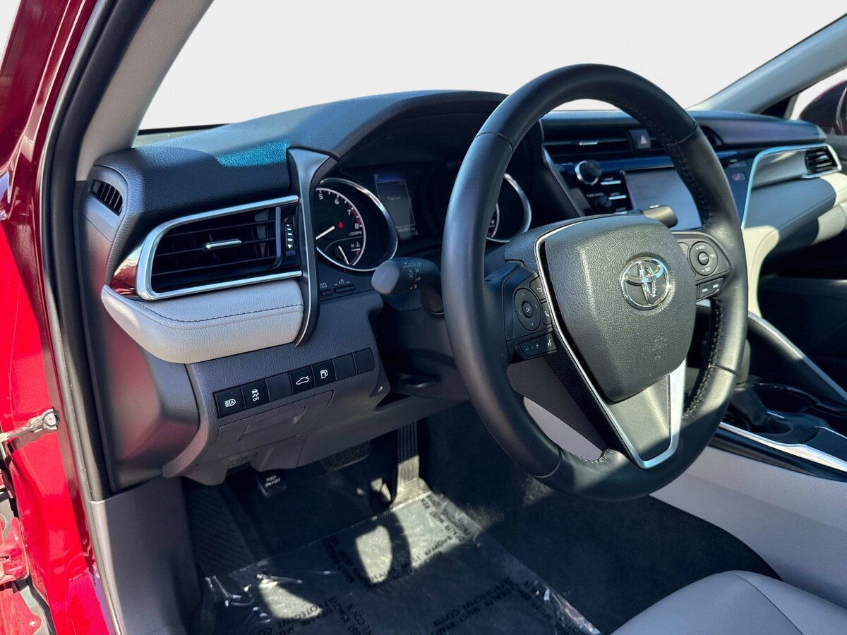 Used 2018 Toyota Camry SE w/ Moonroof Package FWD image 14
