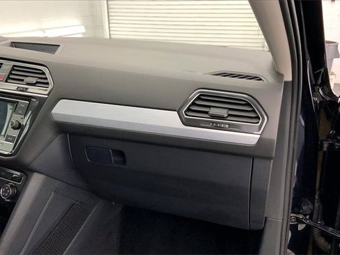 Used 2018 Volkswagen Tiguan S image 16