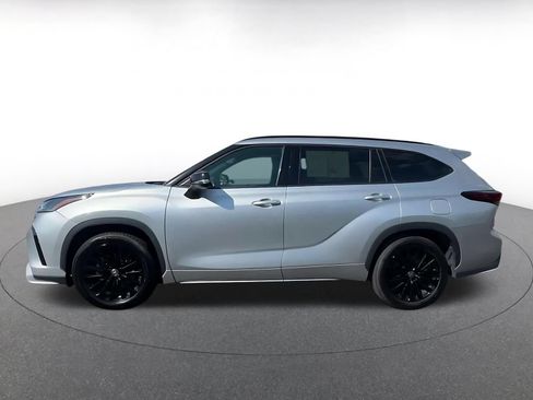 Used 2025 Toyota Highlander XSE AWD/4WD image 7