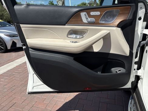 Used 2022 Mercedes-Benz GLS 450 4MATIC image 14