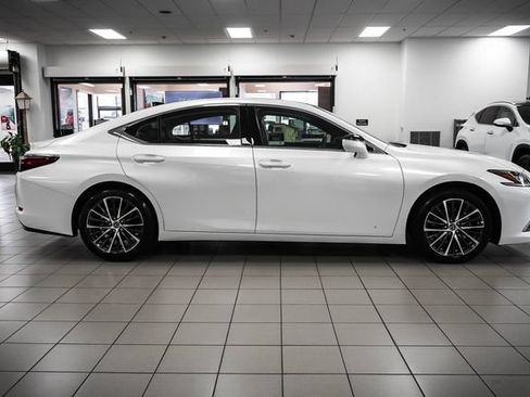 Certified 2025 Lexus ES 350 w/ Premium Package FWD image 5