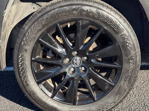 Used 2019 Toyota Highlander SE FWD image 17
