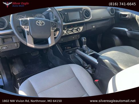 Used 2017 Toyota Tacoma SR5 image 7