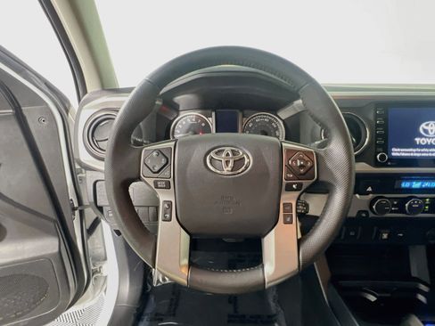 Used 2022 Toyota Tacoma SR5 w/ Technology Package RWD image 18
