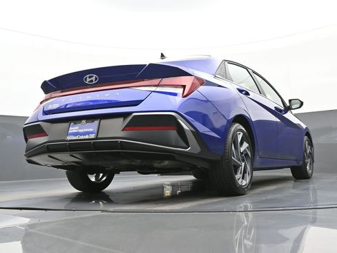 Certified 2025 Hyundai Elantra SEL image 41