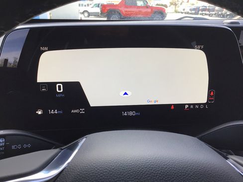 Used 2025 Chevrolet Equinox LT image 13