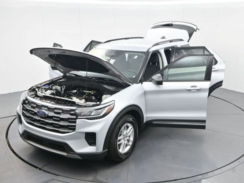 Used 2025 Ford Explorer Active image 31