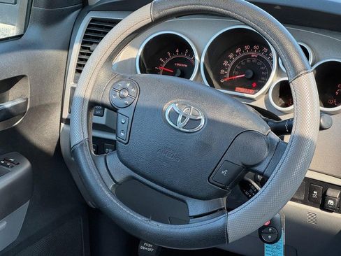 Used 2013 Toyota Tundra 4x4 CrewMax image 12