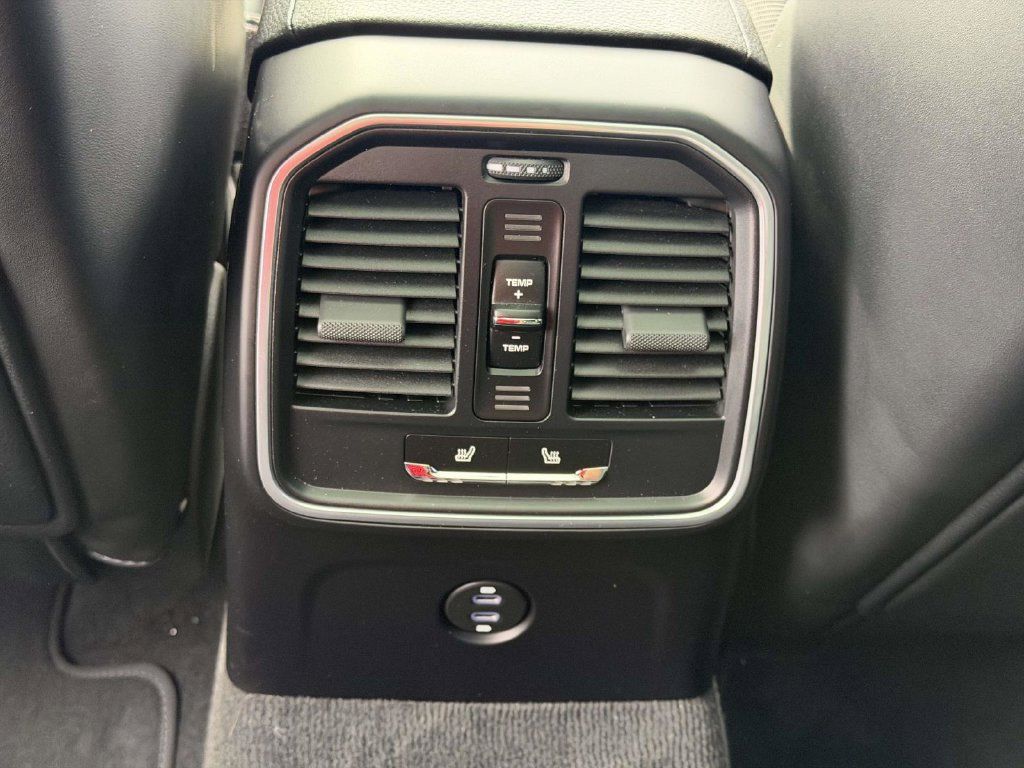 Used 2022 Porsche Macan AWD/4WD image 22
