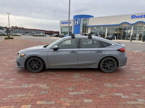Used 2024 Honda Civic Sport Touring image 3