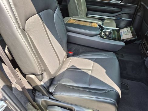 Used 2022 Jeep Grand Wagoneer Series I AWD/4WD image 32
