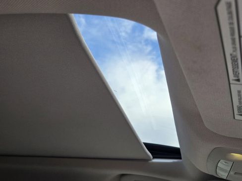 Used 2017 Nissan Rogue SL w/ SL Premium Package image 9