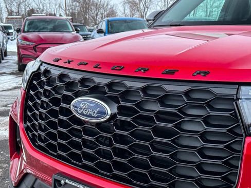 Used 2025 Ford Explorer ST-Line w/ Premium Package image 9