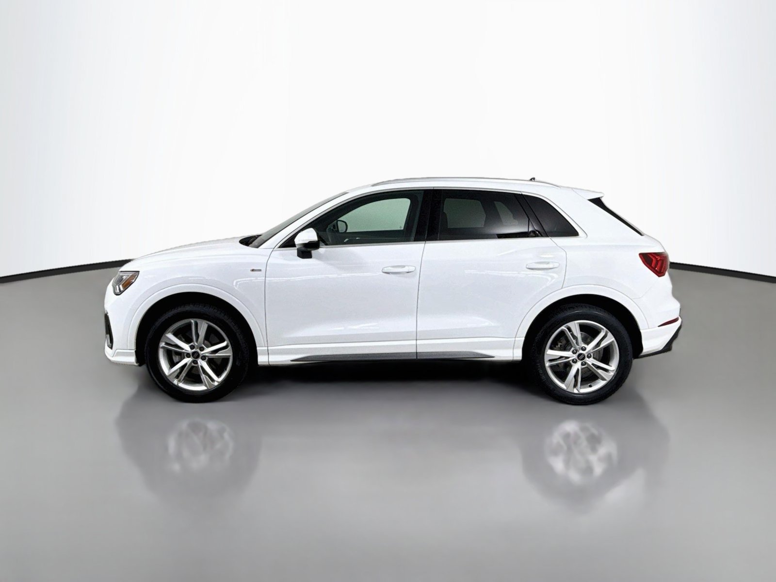 Used 2024 Audi Q3 2.0T Premium Plus AWD/4WD image 2