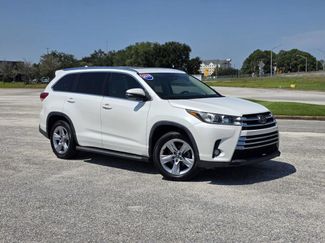 Used 2017 Toyota Highlander Limited FWD video 1