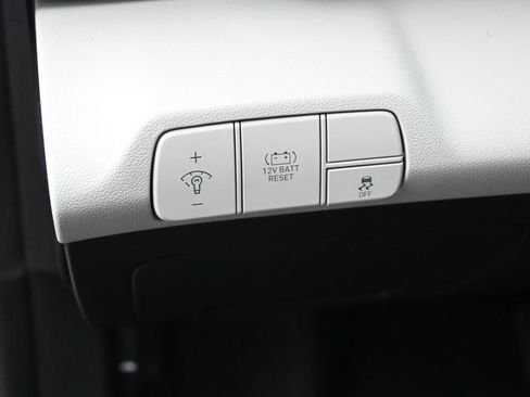 Used 2024 Hyundai Elantra Limited FWD image 16