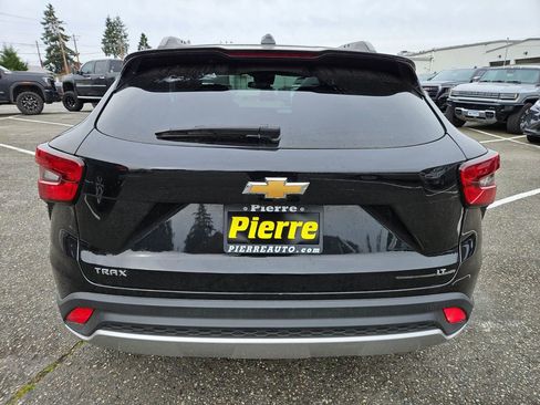 Used 2025 Chevrolet Trax LT w/ LT Convenience Package image 6