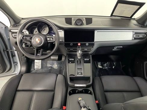 Used 2024 Porsche Macan image 40