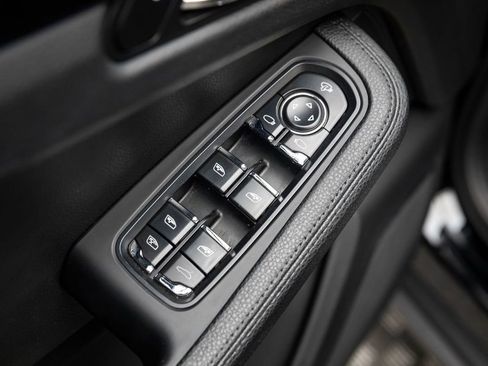 Used 2016 Porsche Macan S AWD/4WD image 37