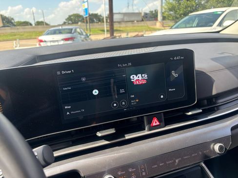 Used 2026 Kia Carnival FWD image 21