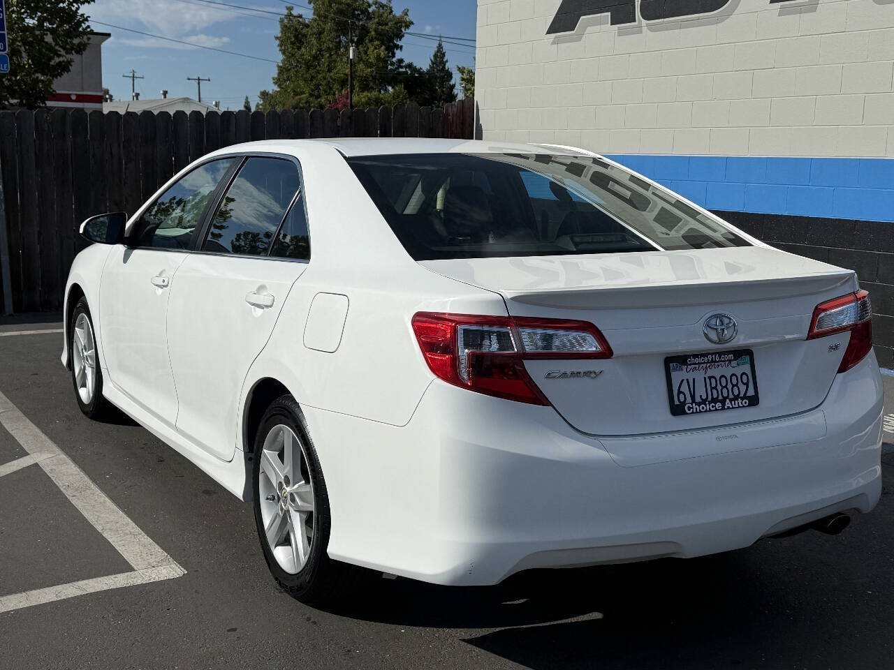 Used 2012 Toyota Camry SE FWD image 4