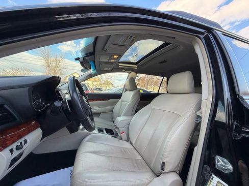 Used 2011 Subaru Outback 3.6R Limited w/ PWR Moonroof Pkg image 9