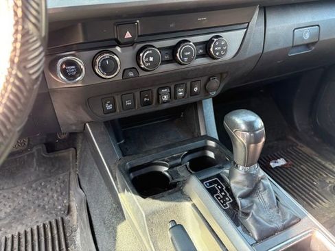 Used 2019 Toyota Tacoma TRD Off-Road image 15