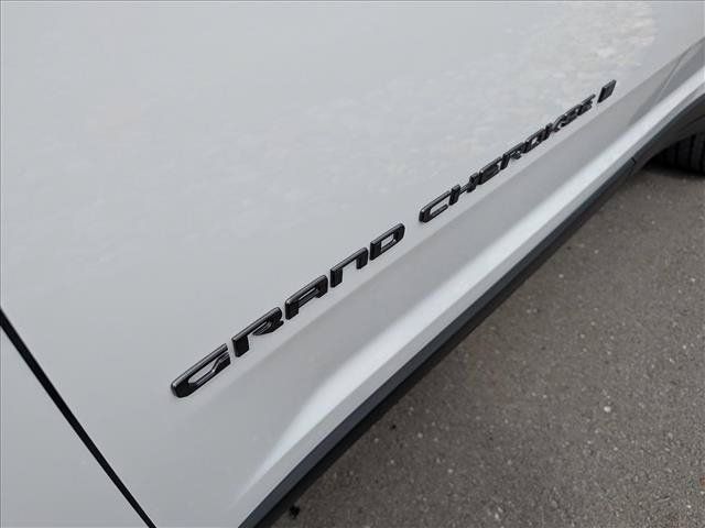 Used 2024 Jeep Grand Cherokee Altitude AWD/4WD image 10