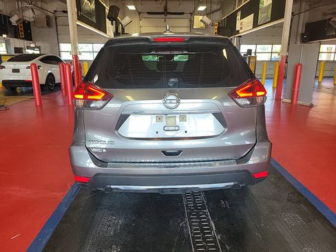Used 2020 Nissan Rogue S FWD image 6