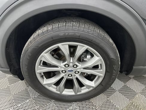 Used 2021 Ford Explorer Limited w/ Equipment Group 301A AWD/4WD image 13