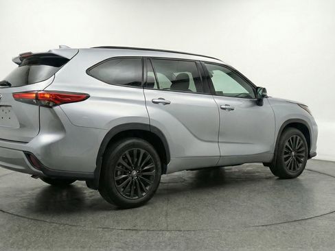 Used 2025 Toyota Highlander XSE image 9