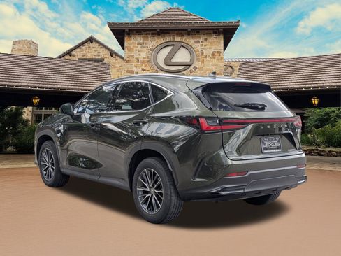 Used 2025 Lexus NX 250 FWD w/ Towing Package (2000 Lbs) image 3