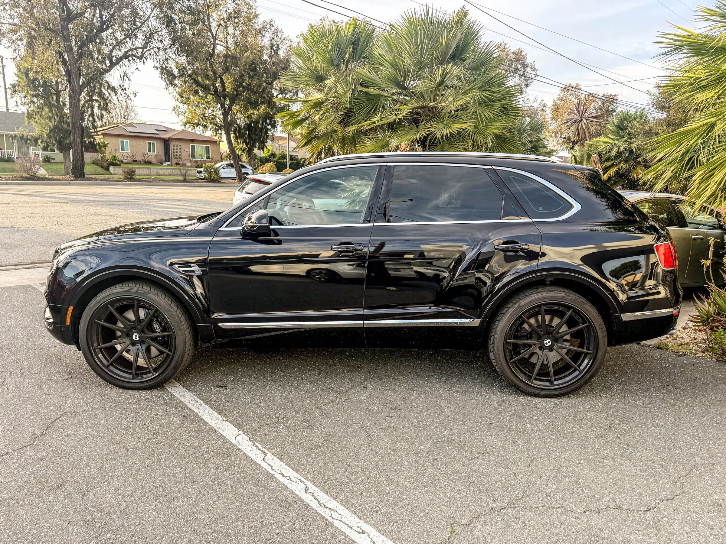 Used 2020 Bentley Bentayga AWD/4WD image 14