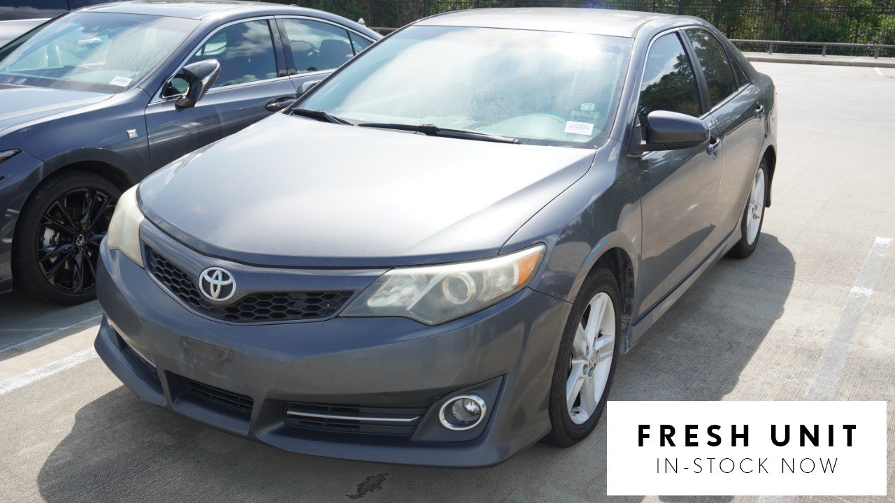 Used 2012 Toyota Camry SE FWD image 1