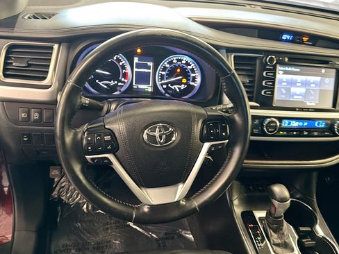Used 2018 Toyota Highlander XLE AWD/4WD image 18