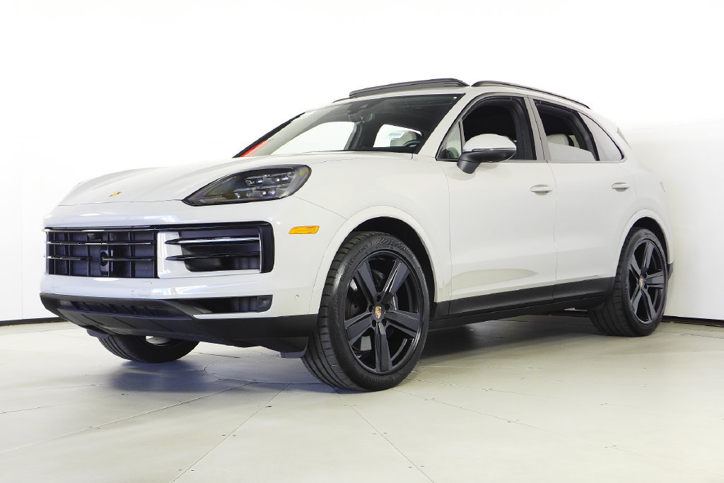 Used 2025 Porsche Cayenne AWD/4WD image 2